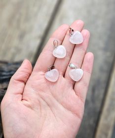 Rosenkvarts hjärta, silverpläterat hänge