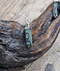 Kambabajaspis polerad spets, silverpläterat hänge