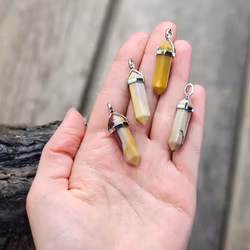 Mookaitjaspis polerad spets, silverpläterat hänge