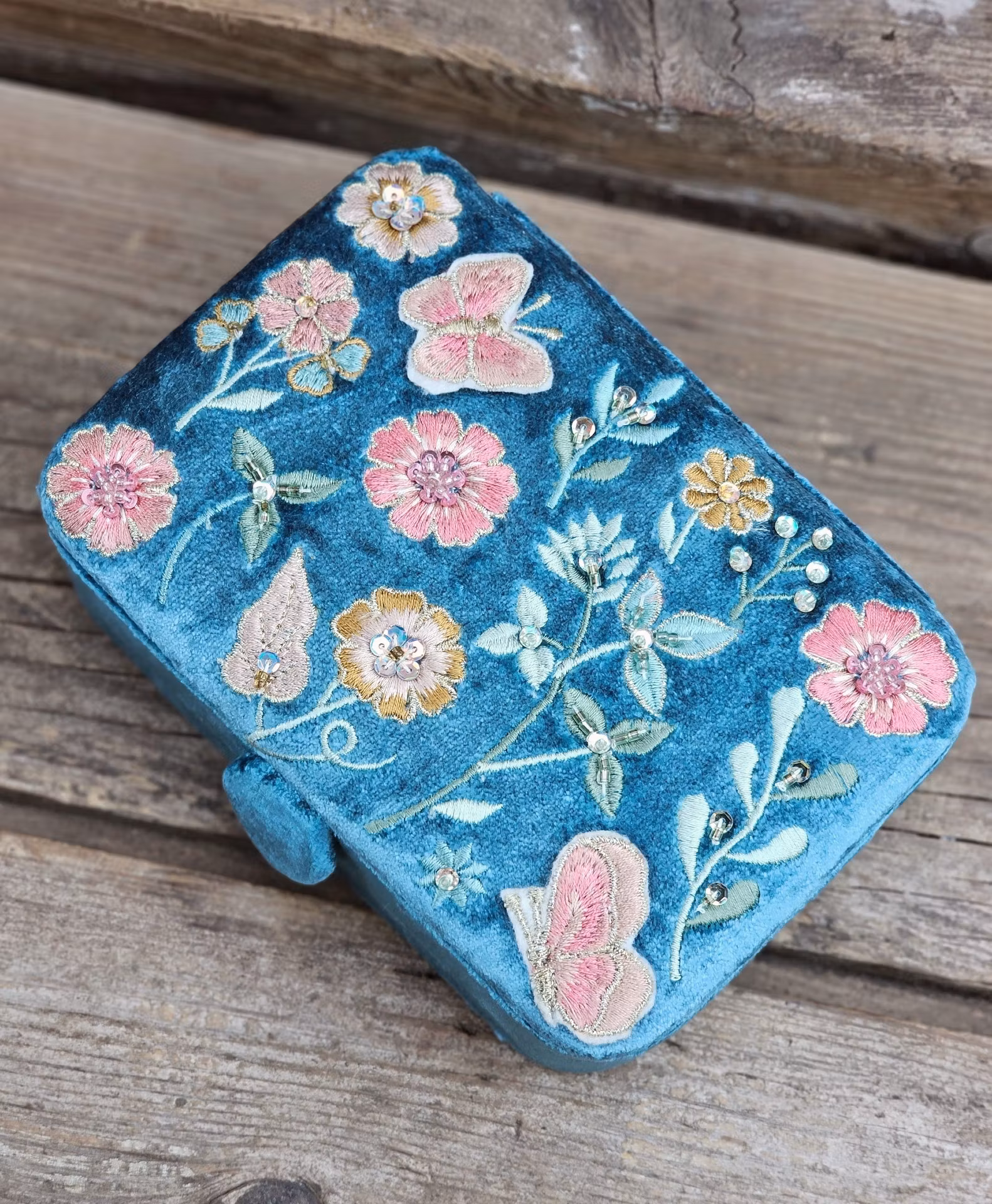 Broderad ask för smycken, kristaller och tarotkort, turkos med blommor
