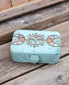 Broderad ask för smycken, kristaller och tarotkort, Månfaser