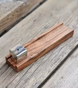 Rökelsehållare i trä med silverkub