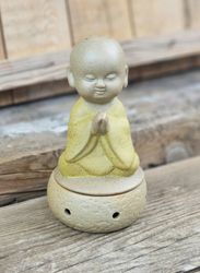 Stor rökelsehållare, munk i bön gul