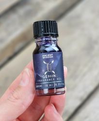 Stjärnteckenolja Tvillingarna (Gemini) – Zodiak aromaolja med glitter, 10 ml