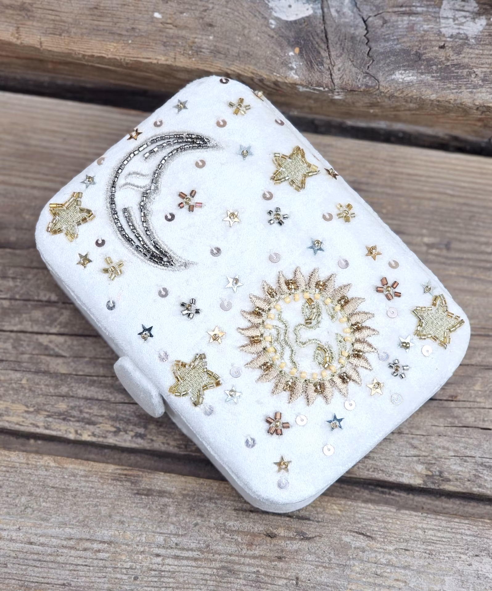 Broderad ask för smycken, kristaller och tarotkort, Solen & Månen
