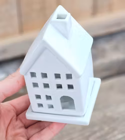 Rökelsehållare i keramik för koner, Vitt hus