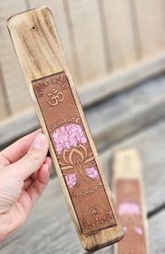 Rökelsehållare i trä, med Rosenkvarts
