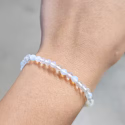 Opalit, armband 4mm runda pärlor -30% fyndexemplar (Obs! Syntetisk!)