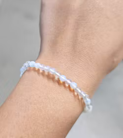 Opalit, armband 4mm runda pärlor -30% fyndexemplar (Obs! Syntetisk!)