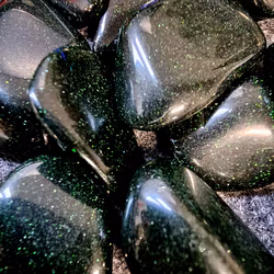 Grön Guldfluss, trumlade -40% fynd (Obs! Syntetisk!) ev.små nagg/jack