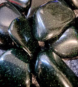 Grön Guldfluss, trumlade -40% fynd (Obs! Syntetisk!) ev.små nagg/jack