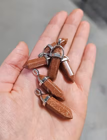 Guldfluss polerad spets, silverpläterat hänge -30% fyndexemplar (Obs! Syntetisk!)