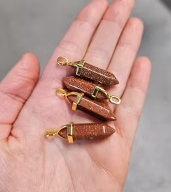 Guldfluss polerad spets, guldpläterat hänge -30% fyndexemplar (Obs! Syntetisk!)