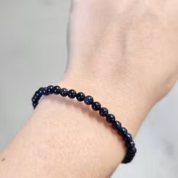 Blå Guldfluss, armband 4mm runda pärlor -30% fyndexemplar (Obs! Syntetisk!)