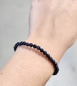 Blå Guldfluss, armband 4mm runda pärlor -30% fyndexemplar (Obs! Syntetisk!)