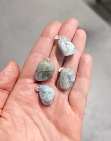 Akvamarin trumlad, silverpläterat hänge mörkare -40% fynd sprickor