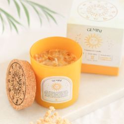 Stjärnteckenljus Tvillingarna (Gemini) - Lavender & Cedarwood, Zodiac doftljus med Gul Jade 21h