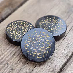 Svart Turmalin polerad platta med guldgravyr, Starry Sky