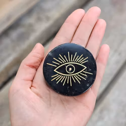 Svart Turmalin polerad platta med guldgravyr, Eye of Providence