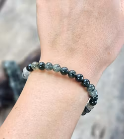 Aktinolit, armband 6mm runda pärlor