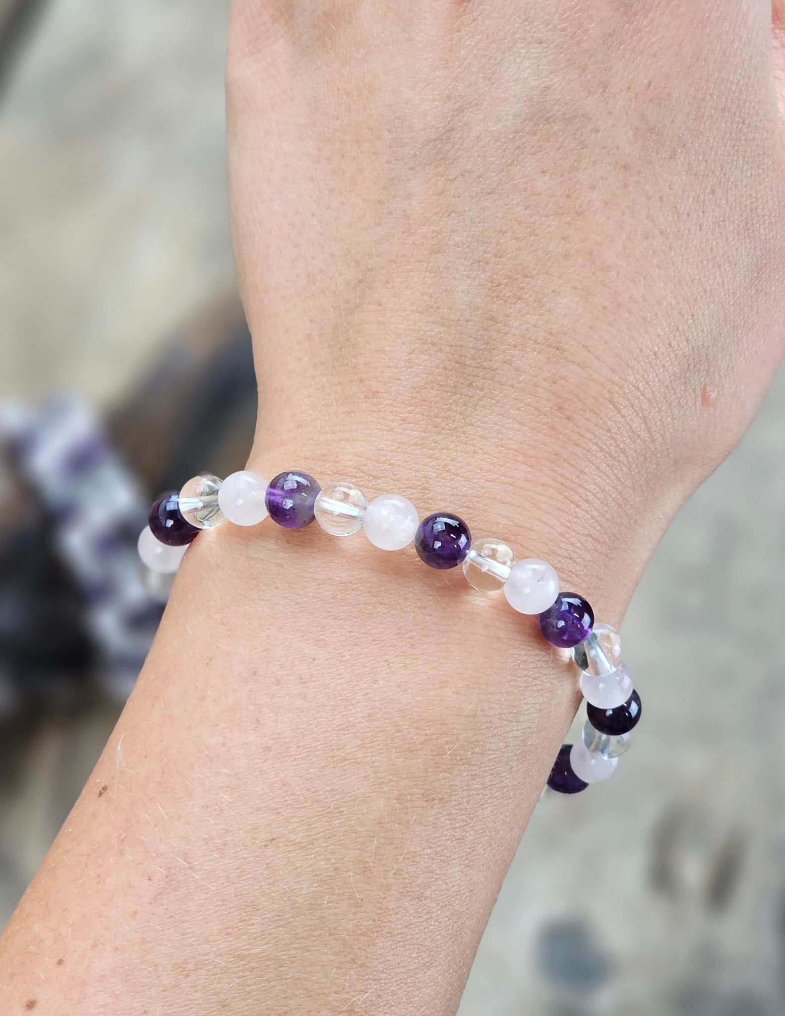 Ametist, Rosenkvarts & Bergkristall mix, armband 6mm runda pärlor