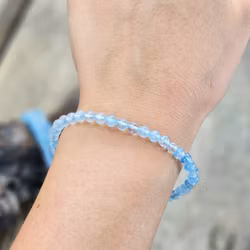 Akvamarin extra, armband 4mm runda pärlor