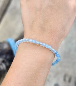 Akvamarin extra, armband 4mm runda pärlor