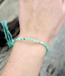 Smaragd, armband 3mm runda pärlor