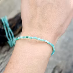 Smaragd, armband 3mm runda pärlor