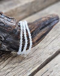 Vit Regnbågsmånsten extra, armband 4mm runda pärlor