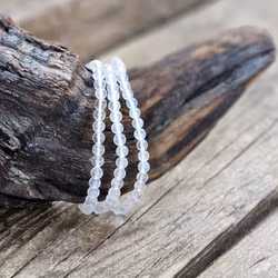 Vit Regnbågsmånsten extra, armband 4mm runda pärlor