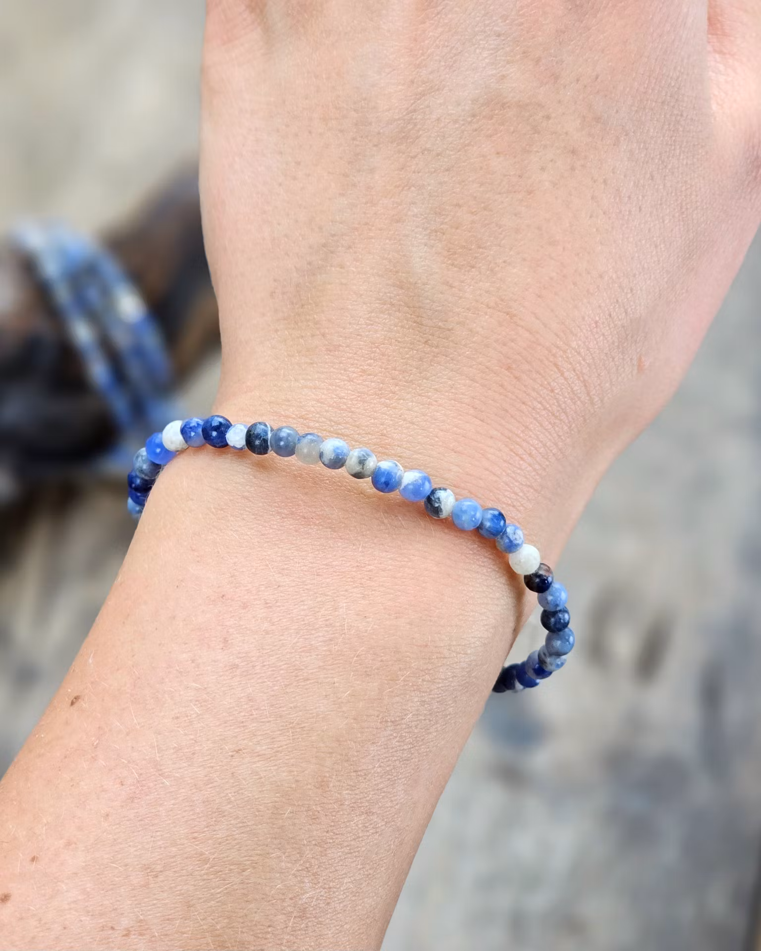 Sodalit med Kalcit, armband 4mm runda pärlor