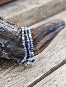 Sodalit med Kalcit, armband 4mm runda pärlor