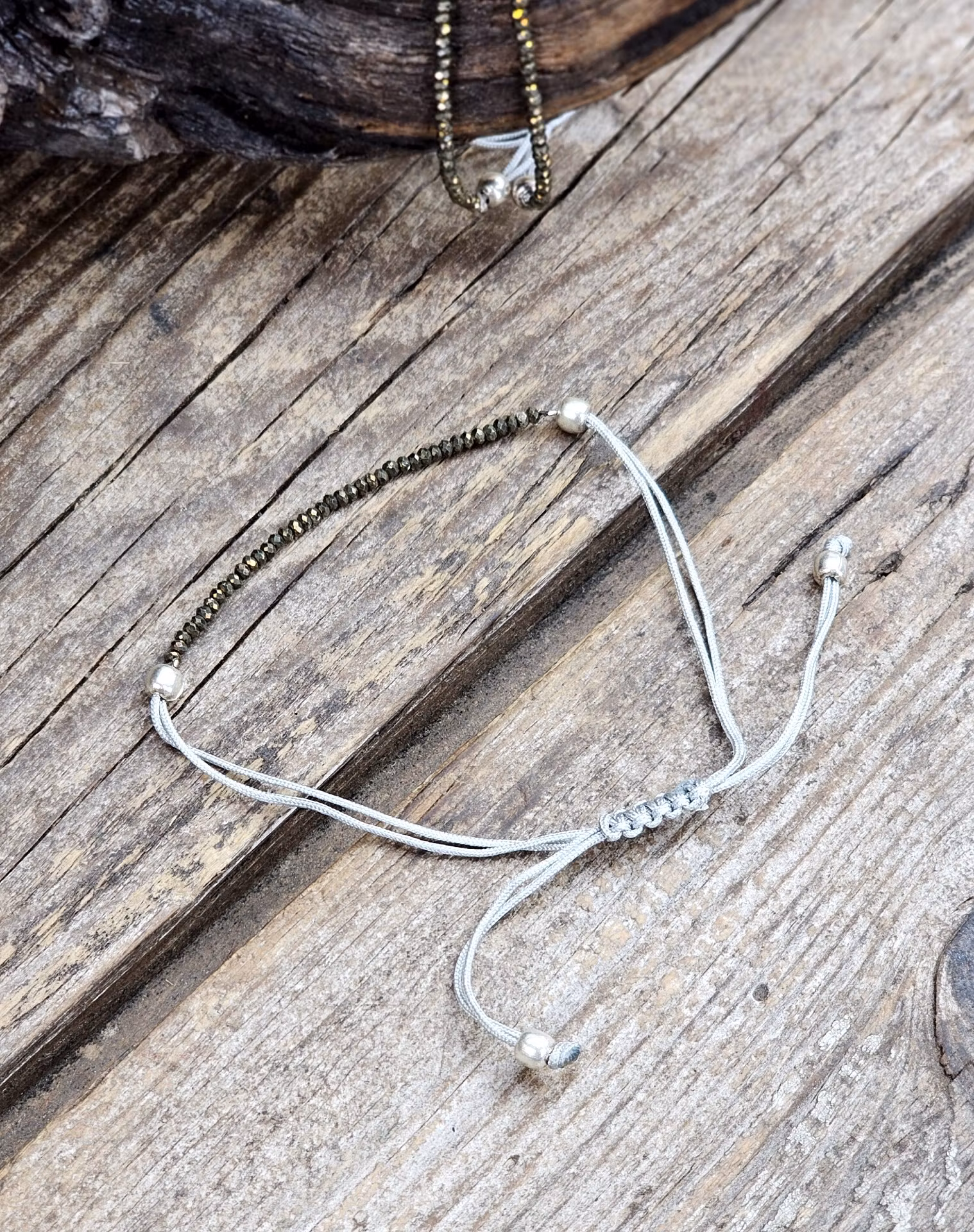 Pyrit, armband 3mm facetterade pärlor macramé