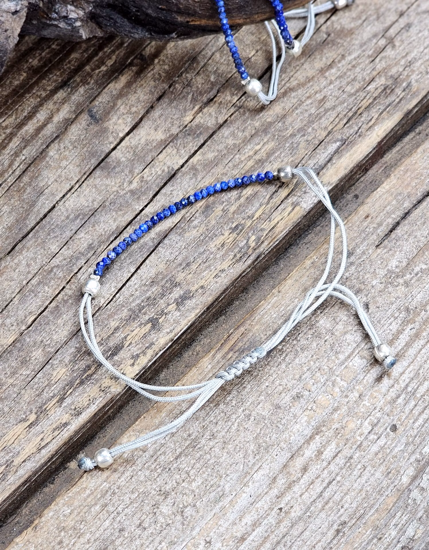 Lapis Lazuli, armband 3mm facetterade pärlor macramé