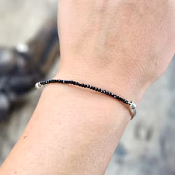 Svart Spinell, armband 3mm facetterade pärlor macramé