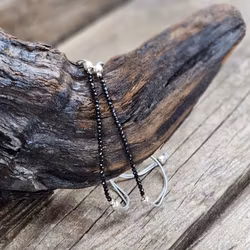Svart Spinell, armband 3mm facetterade pärlor macramé