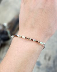 Krysopras, armband 3mm facetterade pärlor macramé
