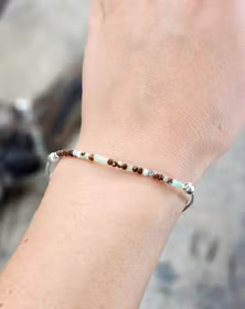 Krysopras, armband 3mm facetterade pärlor macramé