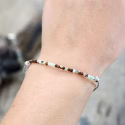 Krysopras, armband 3mm facetterade pärlor macramé