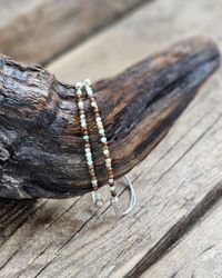 Krysopras, armband 3mm facetterade pärlor macramé