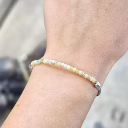 Gul Opal, armband 3mm facetterade pärlor macramé