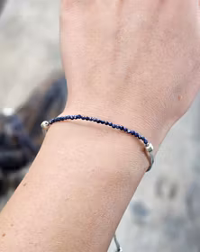 Safir, armband 3mm facetterade pärlor macramé
