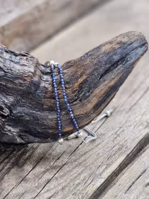 Safir, armband 3mm facetterade pärlor macramé
