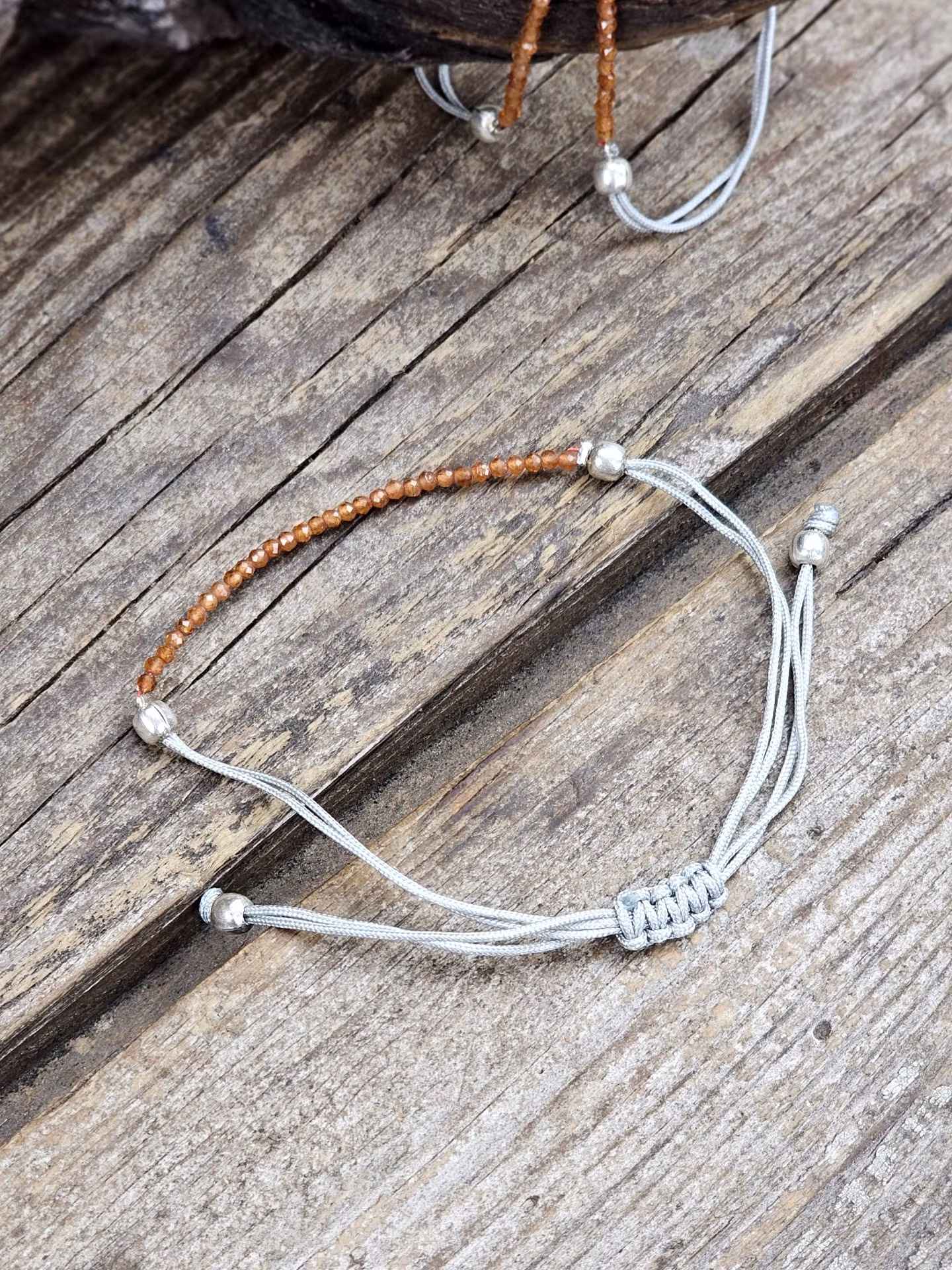 Spessartin Granat, armband 3mm facetterade pärlor macramé