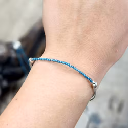 Blå Topas extra, armband 3mm facetterade pärlor macramé