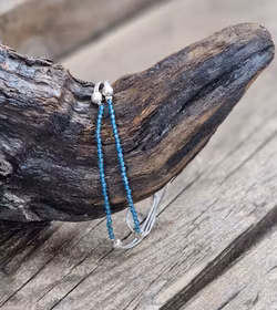 Blå Topas extra, armband 3mm facetterade pärlor macramé