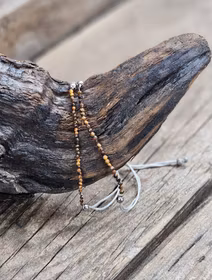 Tigeröga, armband 3mm facetterade pärlor macramé