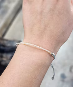 Guldrutilkvarts, armband 3mm facetterade pärlor macramé