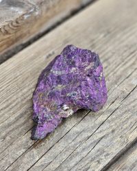 Purpurit rå sten #3